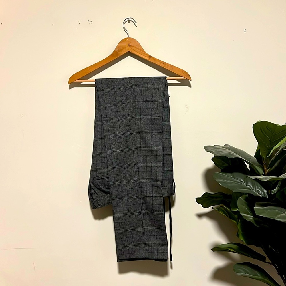 Banana Republic Work From Home Pant Elastic Waist Gray plaid men’s Size 31 Long